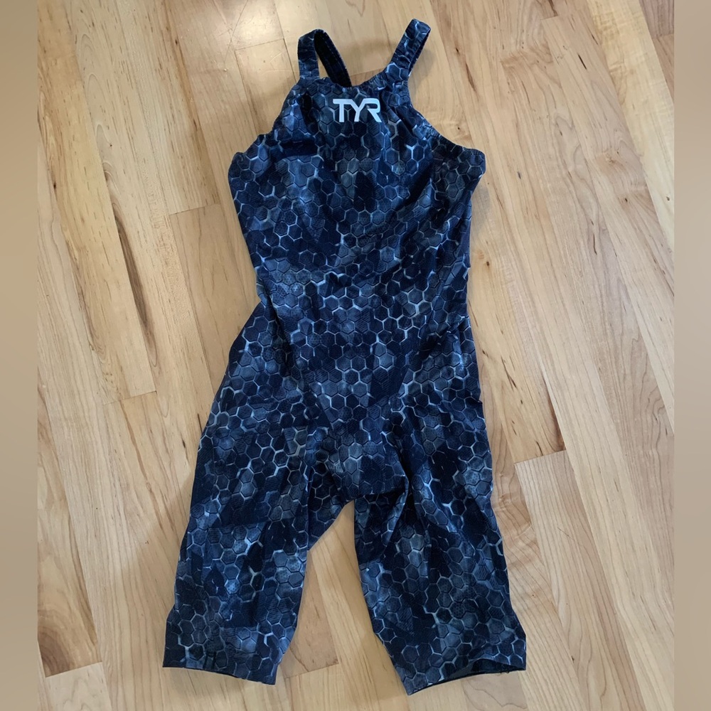 TYR tech suit 27 defective